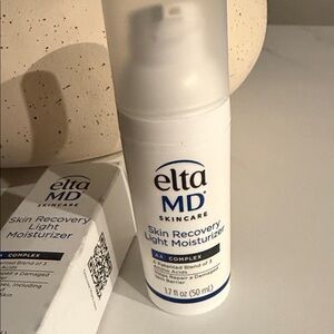 EltaMD Skin Recovery Light Moisturizer - White and Blue